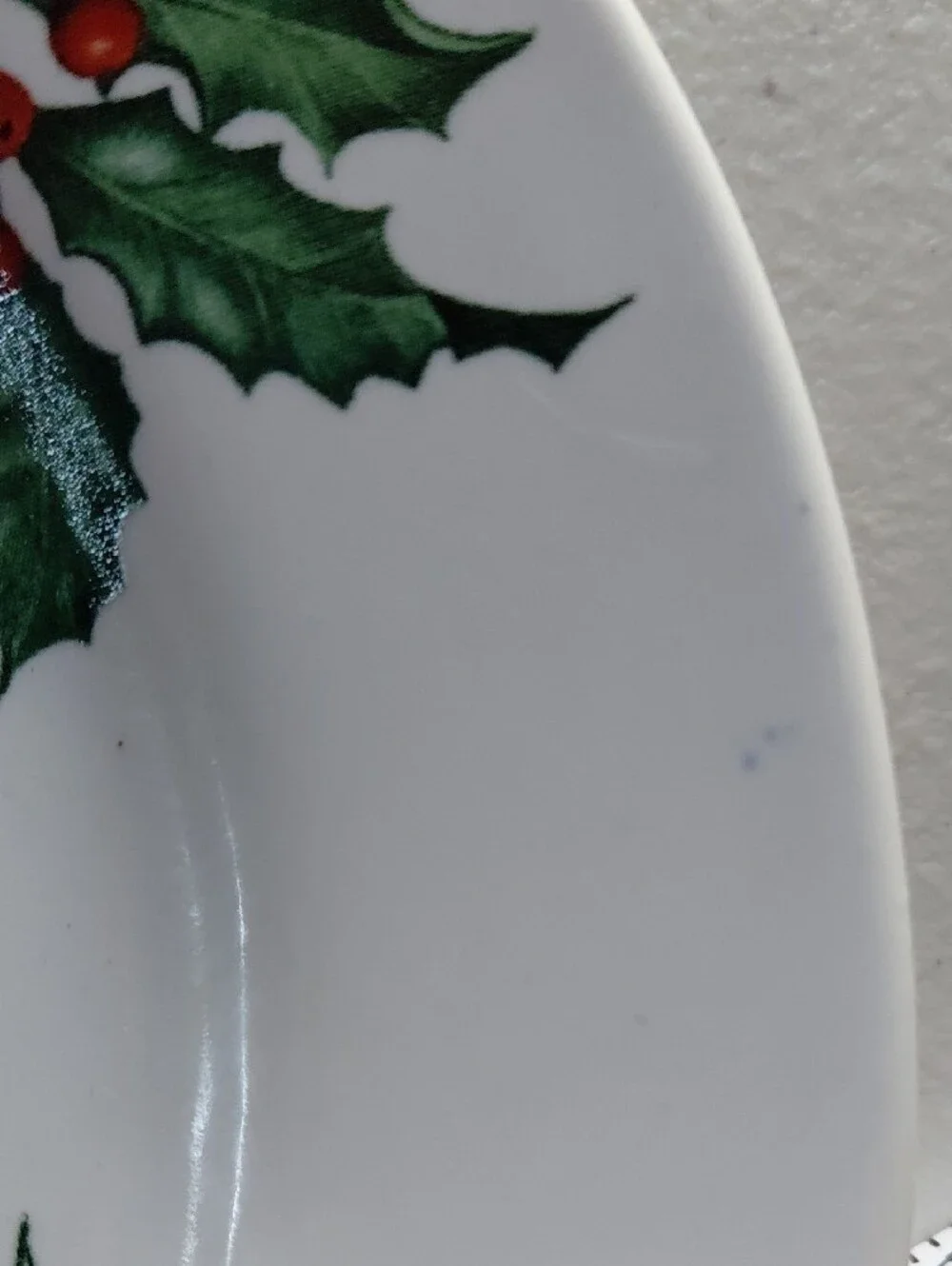Hallmark White Dinner Plates with Green Holly and Red Berries (Set of 4)